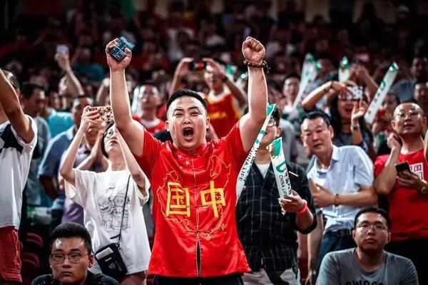 世界篮球赛冠军诞生全球球迷见证殊荣,掌声雷动的简单介绍 世界篮球赛冠军诞生全球球迷见证殊荣,掌声雷动的简单介绍