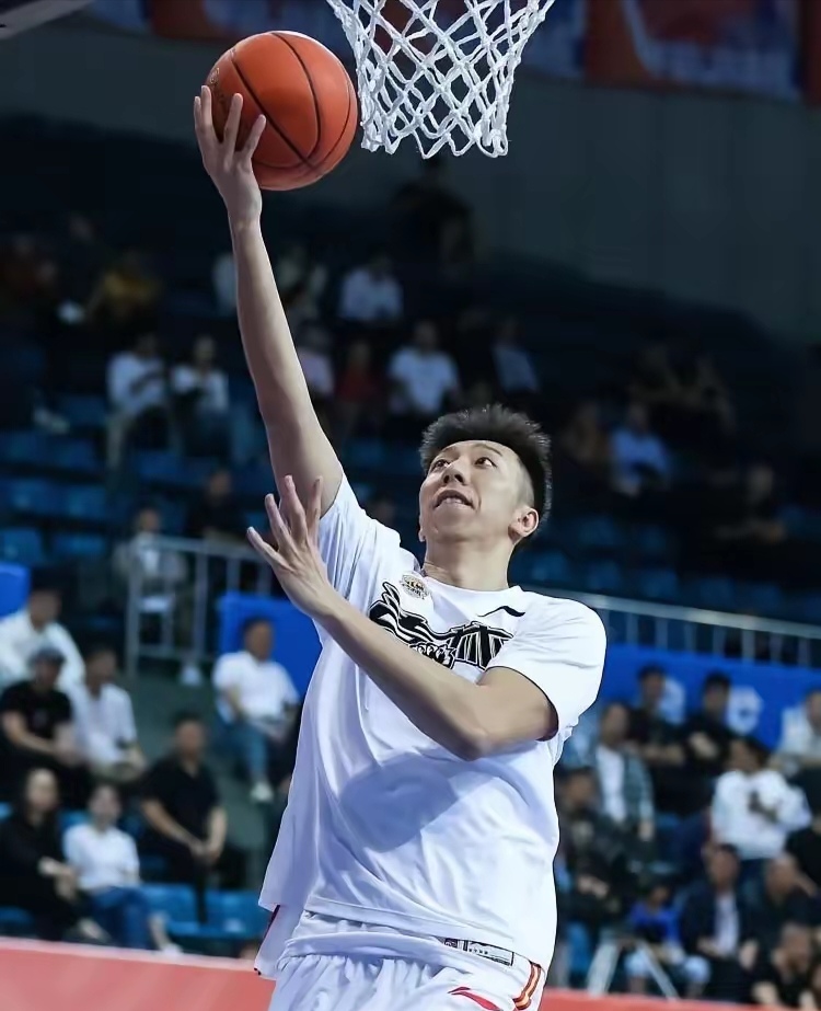 吉林男篮备战香港队,决胜关键时刻,表现亮眼的简单介绍 吉林男篮备战香港队,决胜关键时刻,表现亮眼的简单介绍