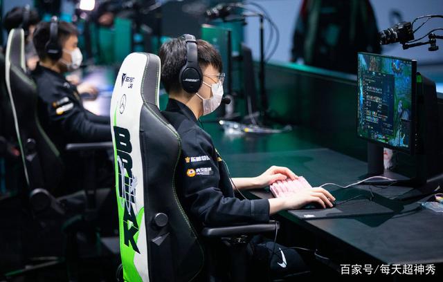 关于RNG横扫BLG，ShowMaker拿下关键大龙强强对话全球总决赛，成为赛场最大亮点的信息