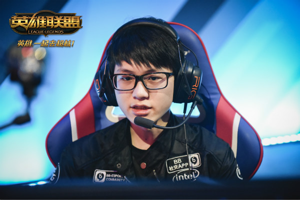 100T力克C9，Meiko团战一打五激烈交锋四强赛，引爆全场热议