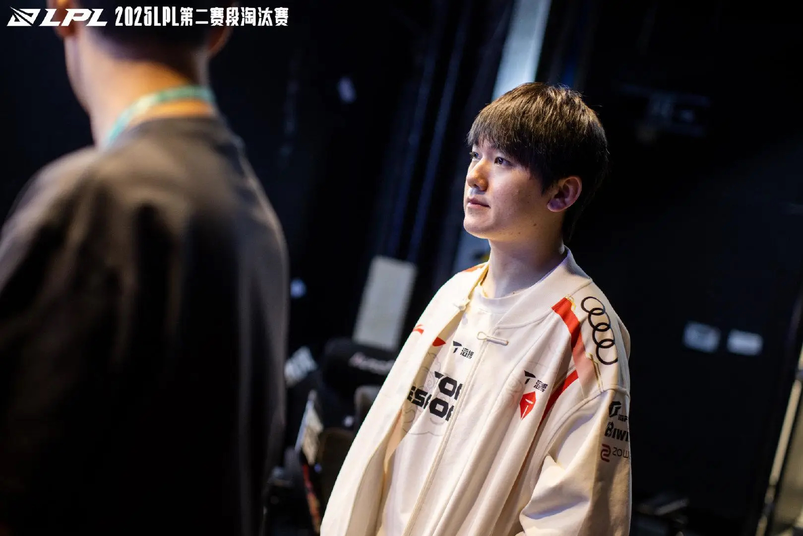 关于C9绝杀TES，Inspired操刀奇招英雄翻盘鏖战多局全球总决赛，强势挺进下一轮的信息