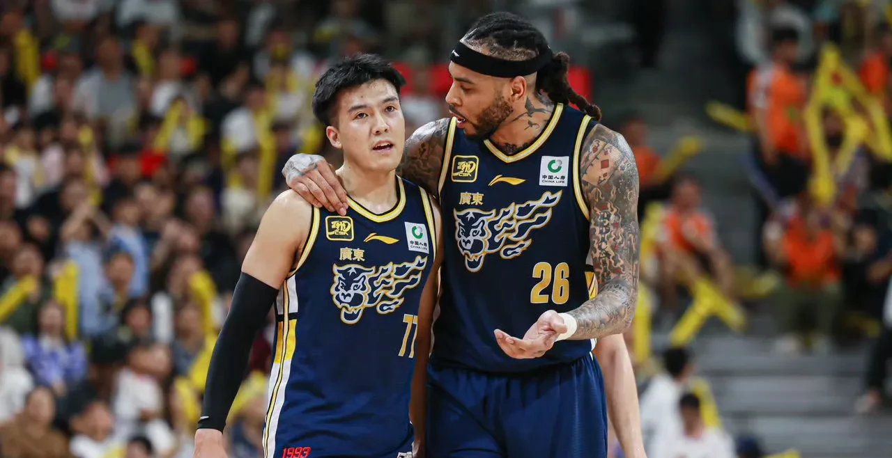 青岛队碾压天津队,王哲林带队取胜 青岛队碾压天津队,王哲林带队取胜