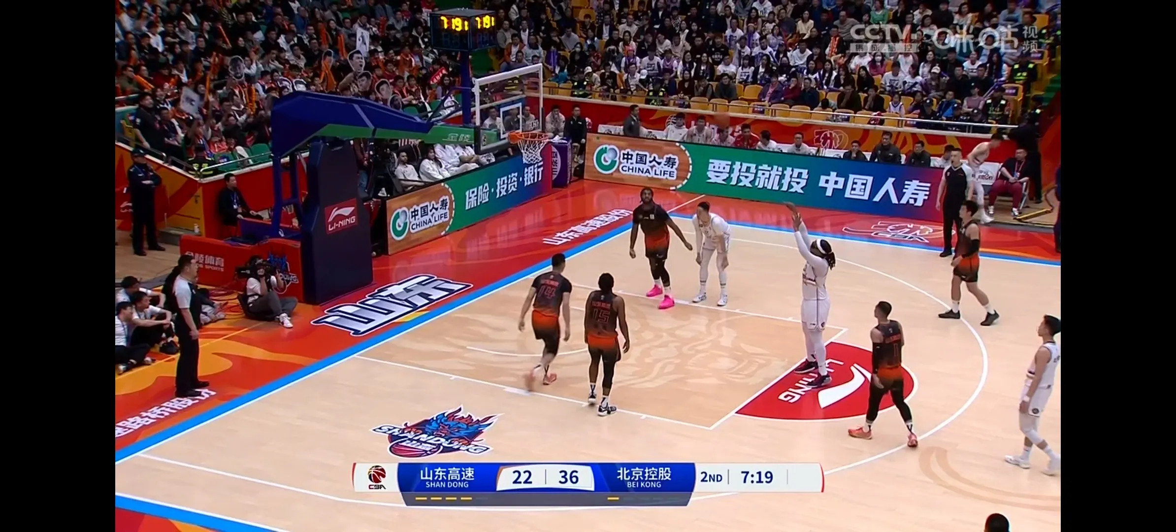 山东队轻取浙江队，恩比德统治全场的简单介绍