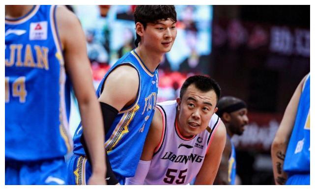 灰熊险胜吉林队，胡金秋带队取胜的简单介绍