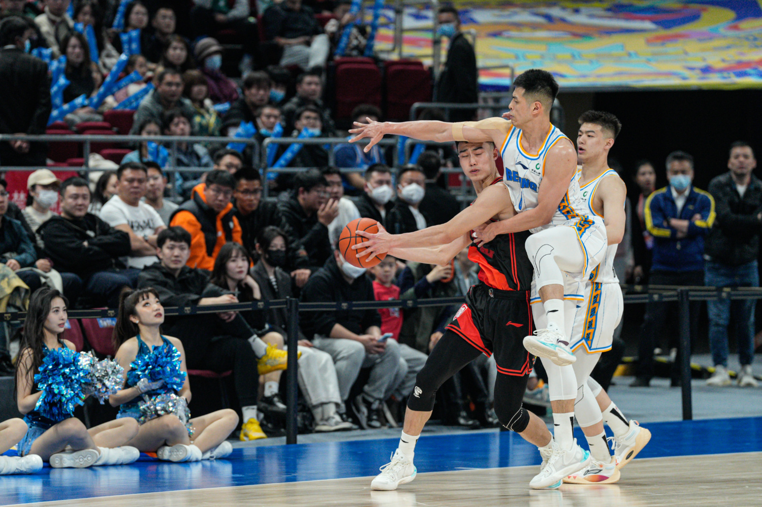 北京队力克青岛队,布克关键制胜 北京队力克青岛队,布克关键制胜