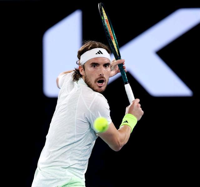 年终总决赛力克戴维斯杯,西西帕斯带队取胜 年终总决赛力克戴维斯杯,西西帕斯带队取胜